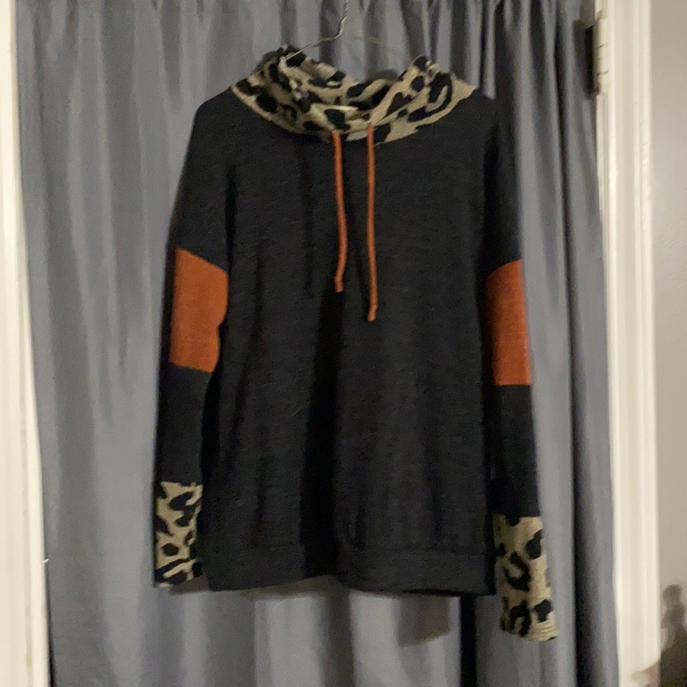 143 Story pullover